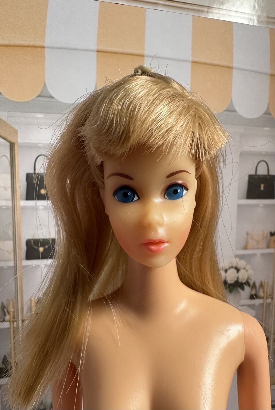 Vintage Standard Barbie 1190 Straight Leg Lt. Blonde Doll HTF Center Eye
